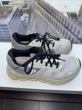 On Cloud Cloudrunner, women’s 8
